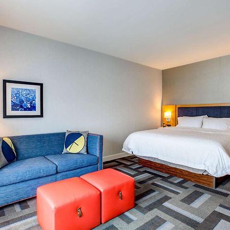 Hampton Inn & Suites Boston/Уолтъм Екстериор снимка