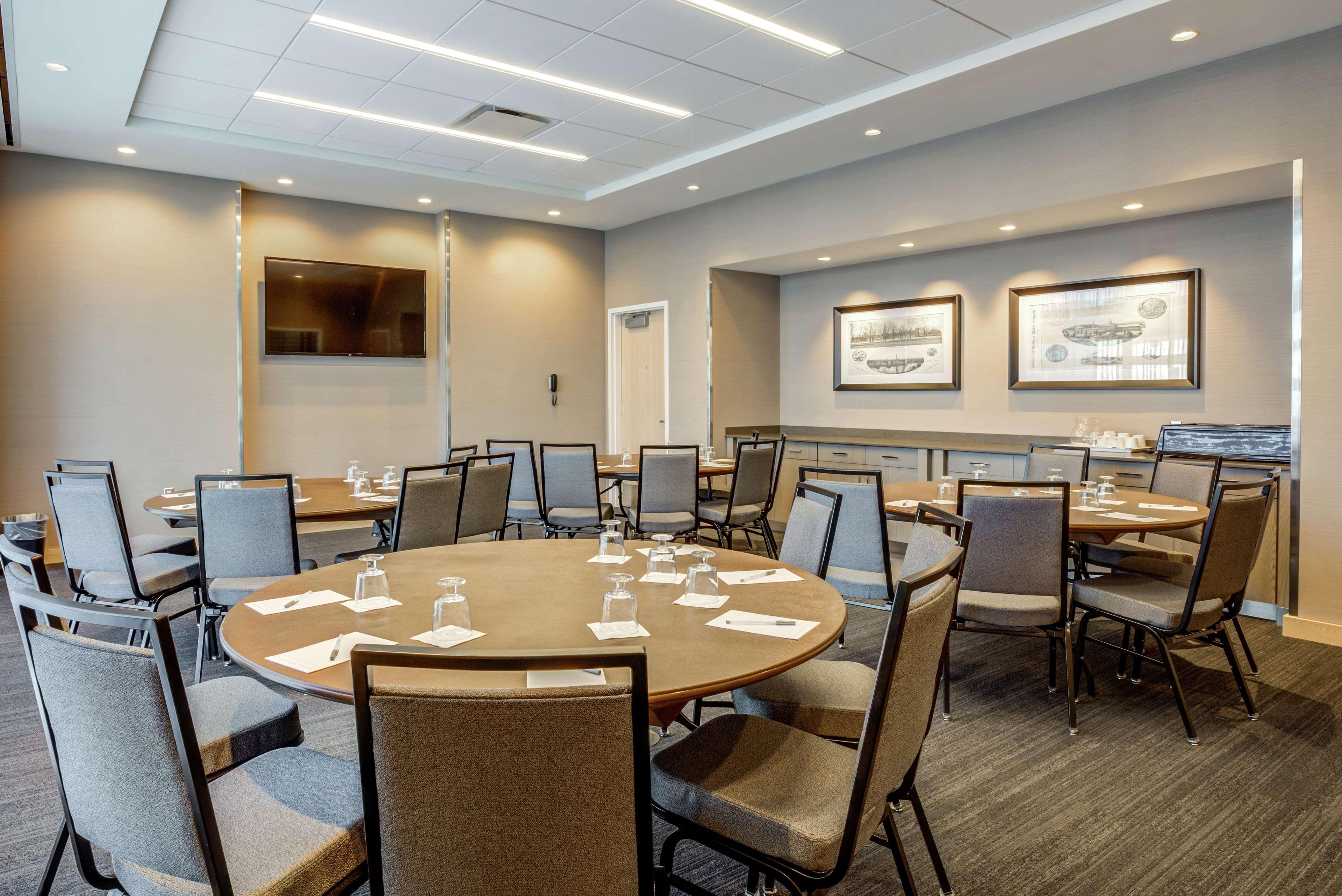 Hampton Inn & Suites Boston/Уолтъм Екстериор снимка