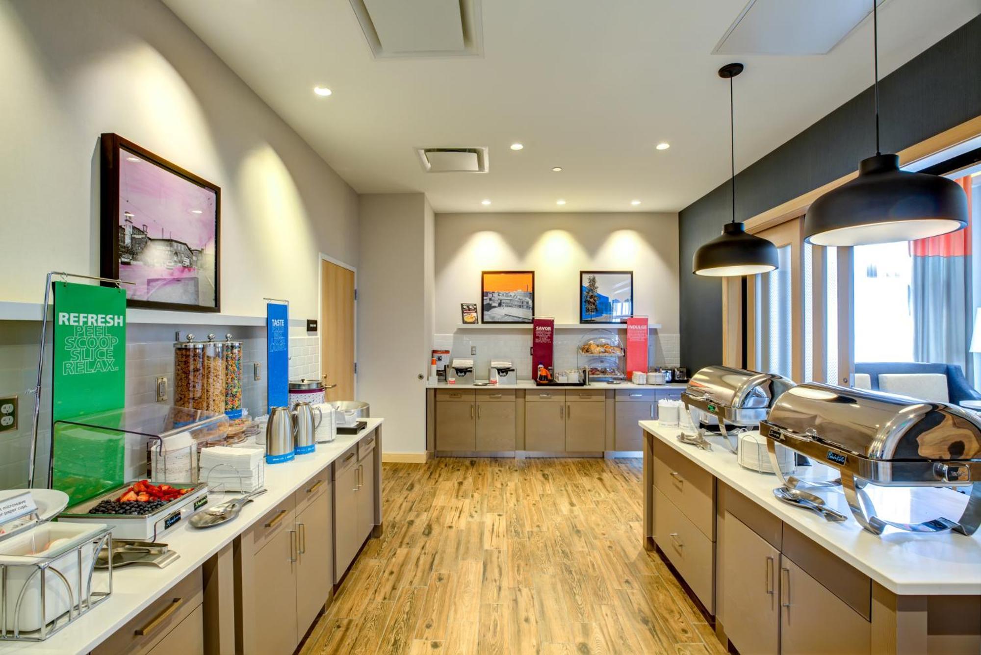 Hampton Inn & Suites Boston/Уолтъм Екстериор снимка