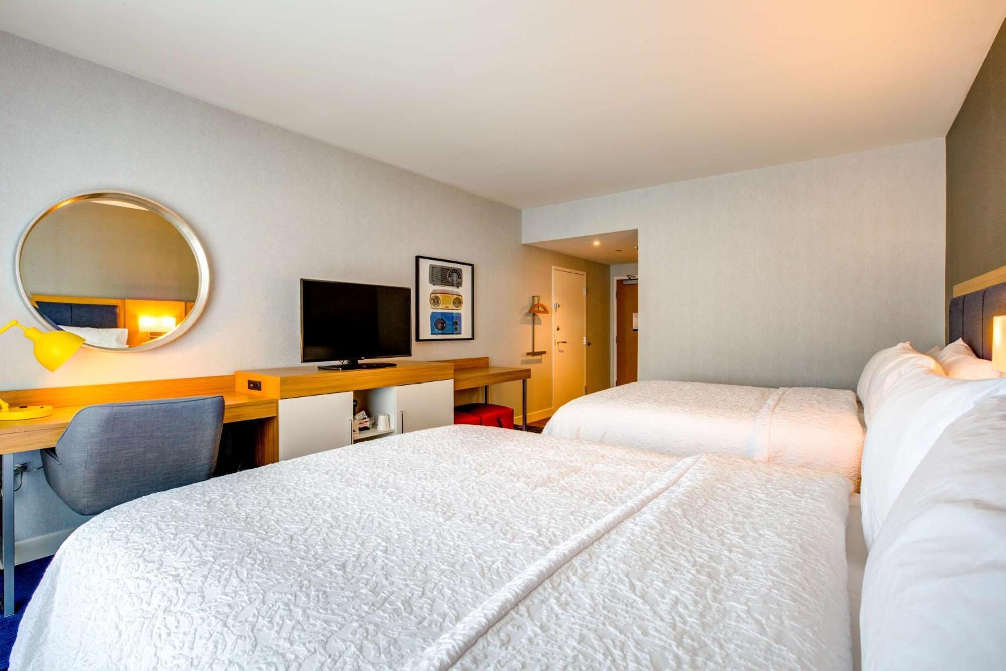 Hampton Inn & Suites Boston/Уолтъм Екстериор снимка