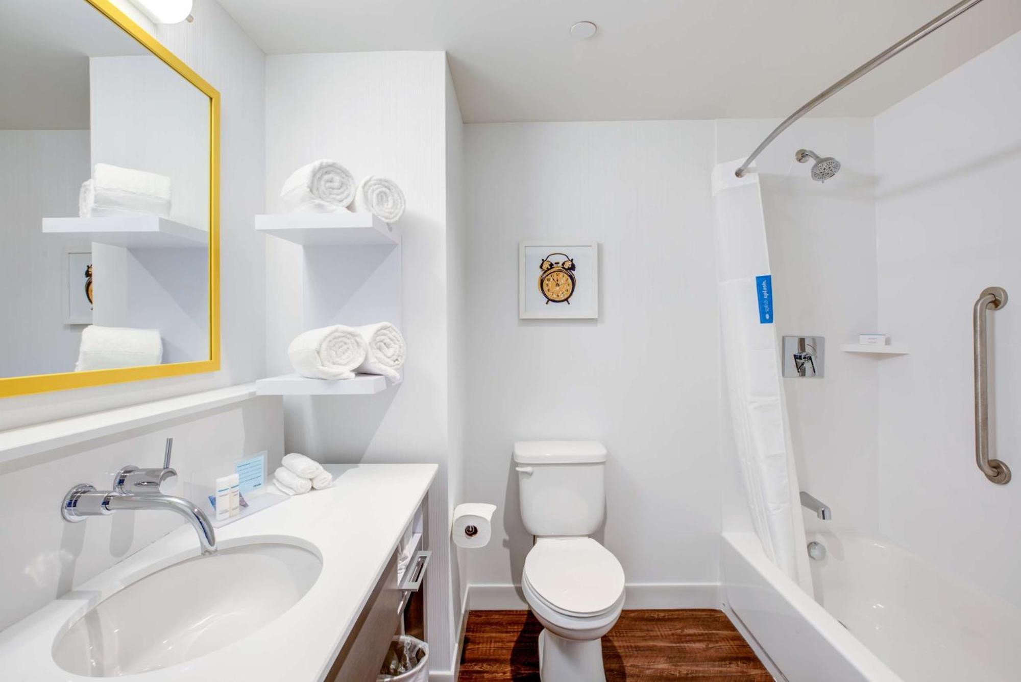 Hampton Inn & Suites Boston/Уолтъм Екстериор снимка