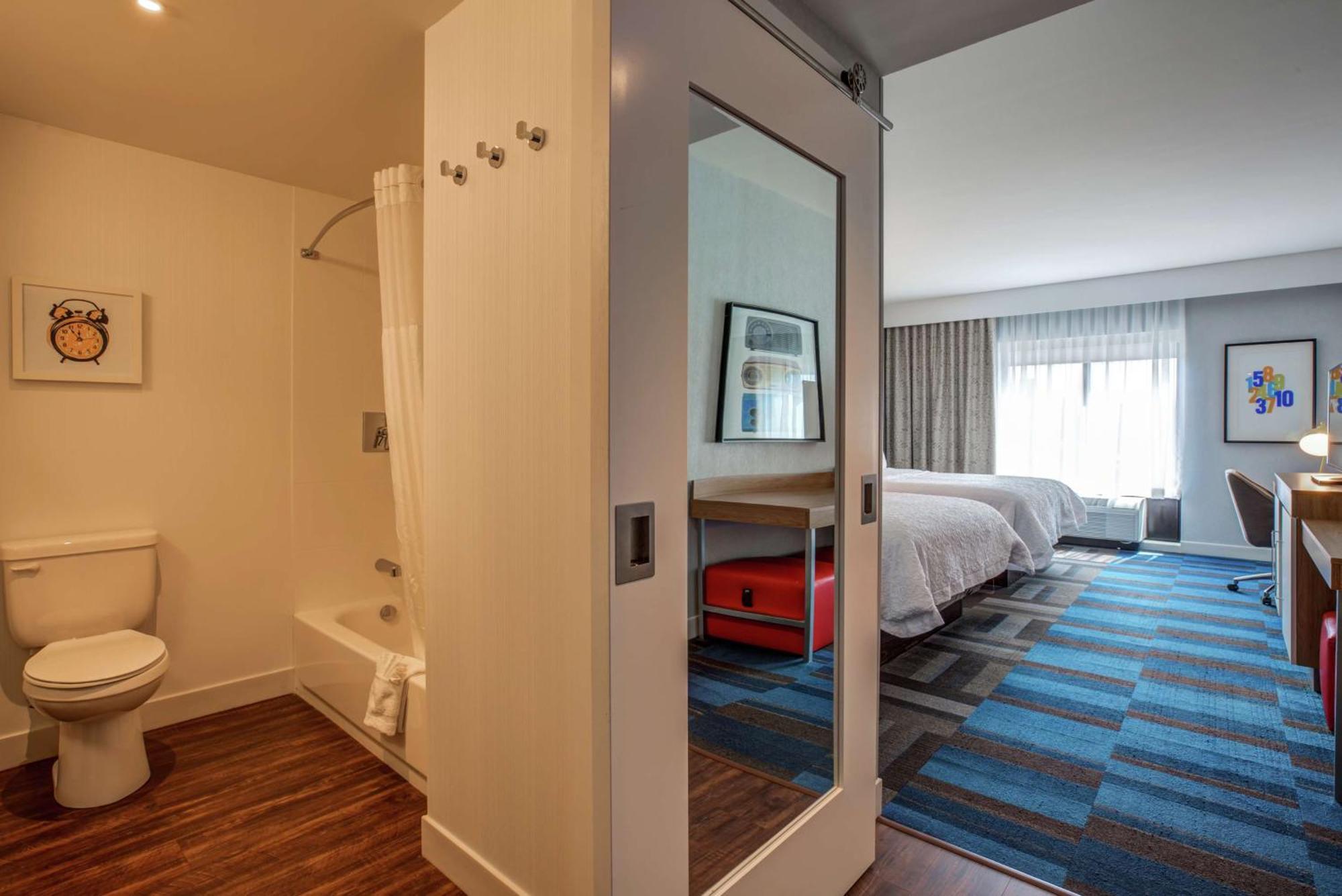 Hampton Inn & Suites Boston/Уолтъм Екстериор снимка