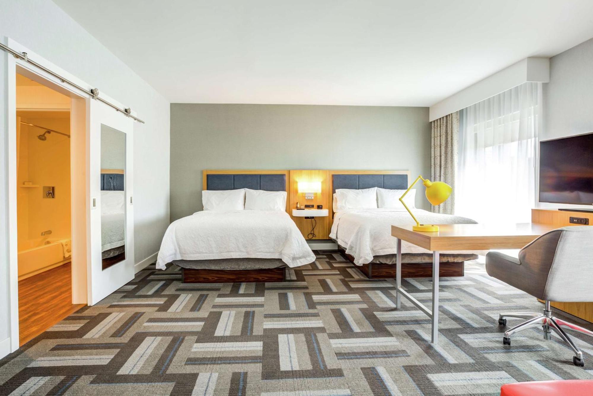 Hampton Inn & Suites Boston/Уолтъм Екстериор снимка
