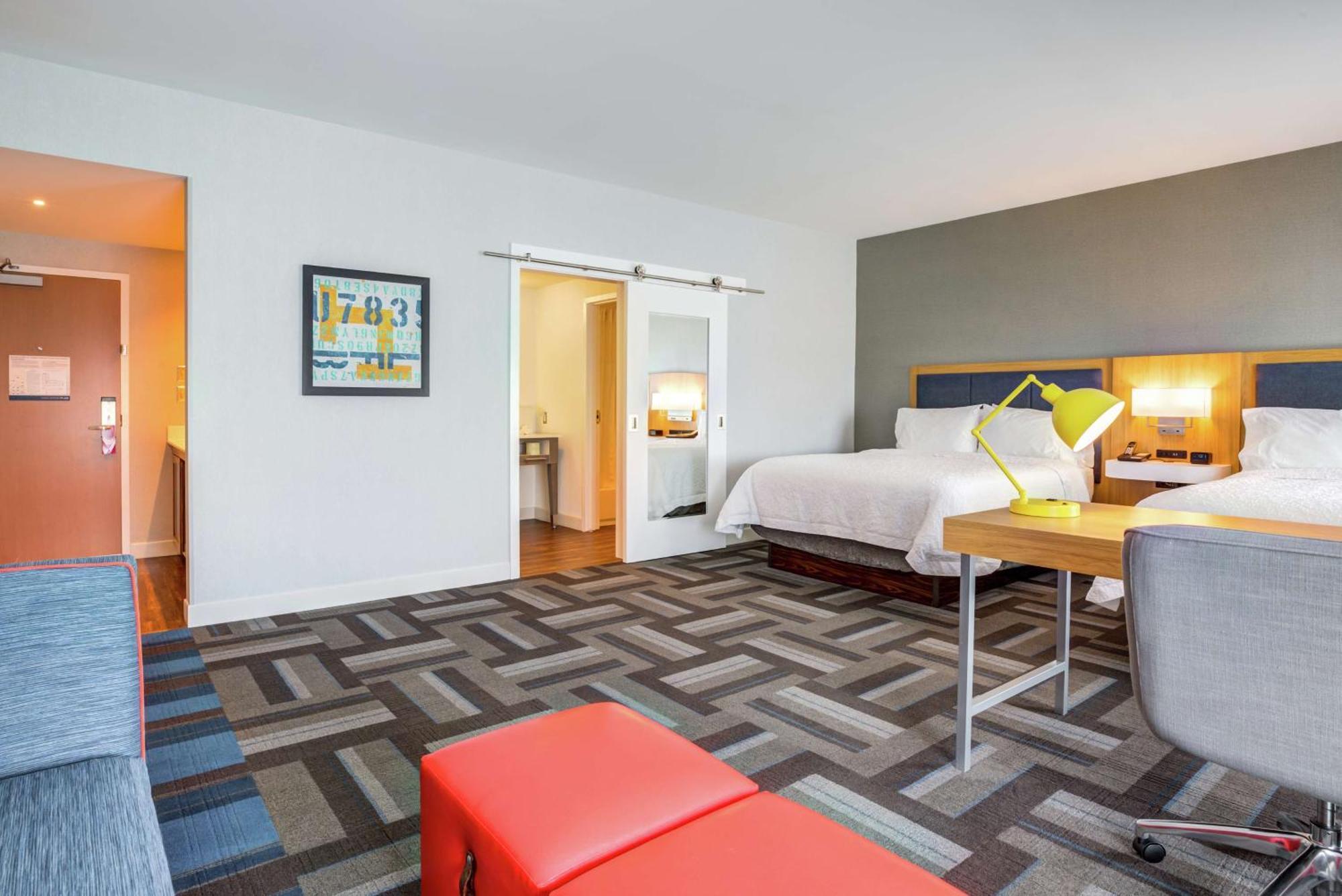 Hampton Inn & Suites Boston/Уолтъм Екстериор снимка