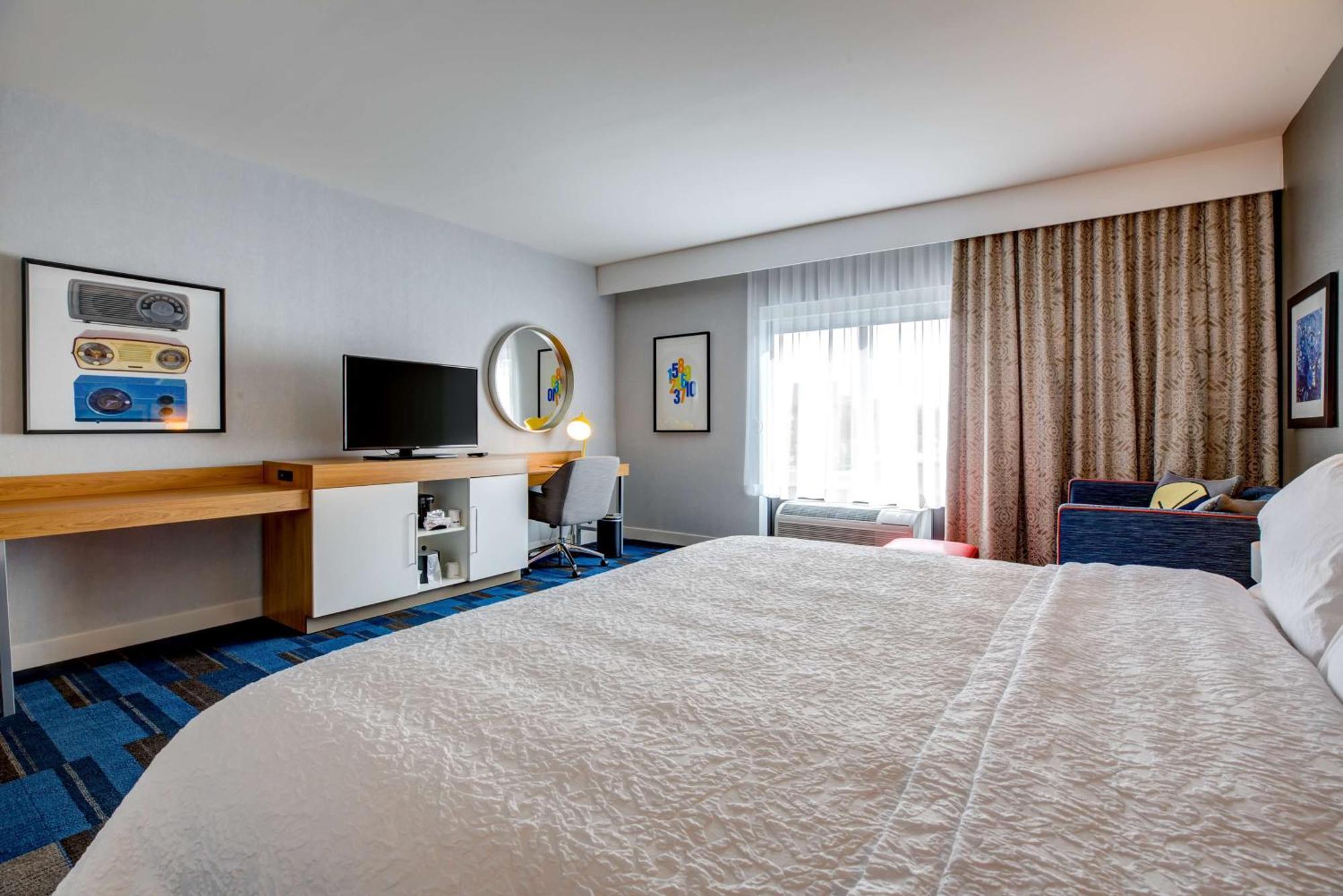 Hampton Inn & Suites Boston/Уолтъм Екстериор снимка