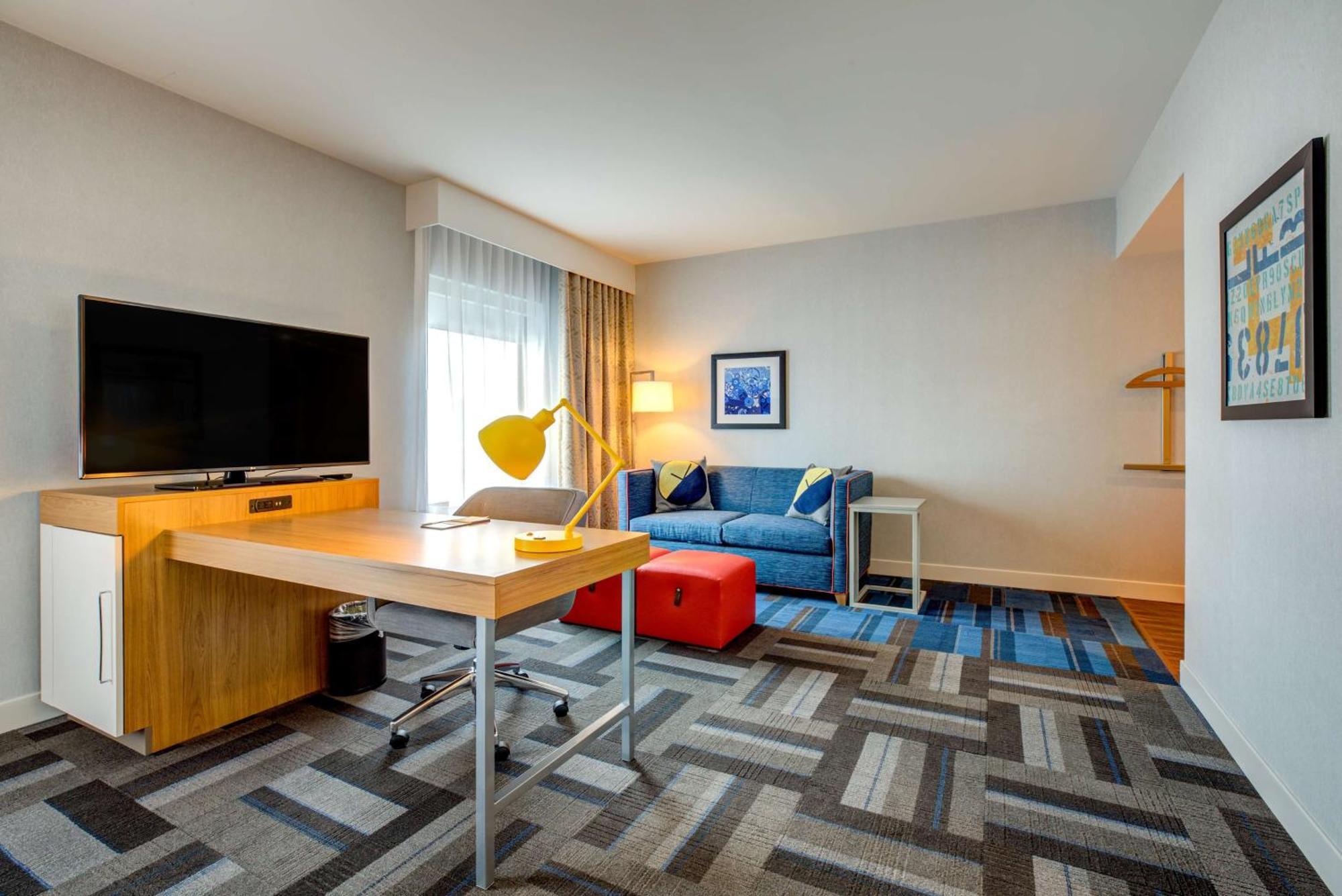Hampton Inn & Suites Boston/Уолтъм Екстериор снимка