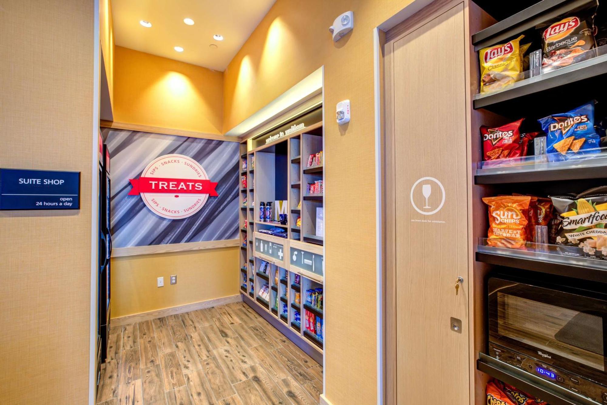 Hampton Inn & Suites Boston/Уолтъм Екстериор снимка