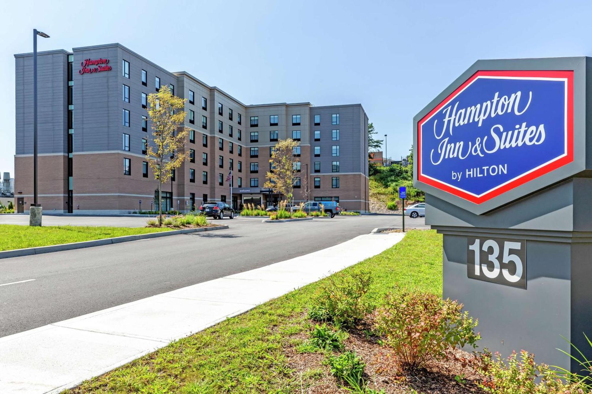Hampton Inn & Suites Boston/Уолтъм Екстериор снимка