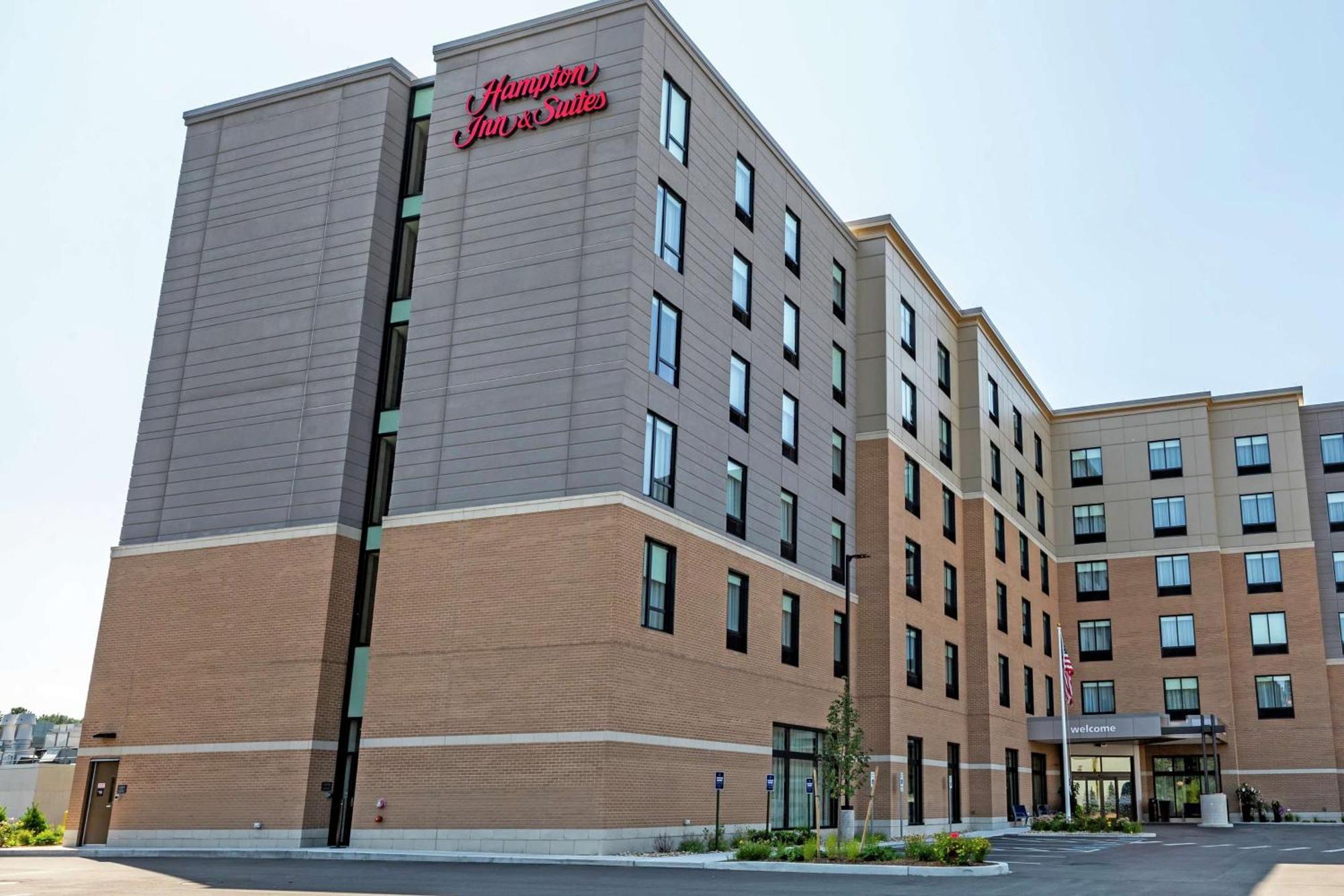 Hampton Inn & Suites Boston/Уолтъм Екстериор снимка