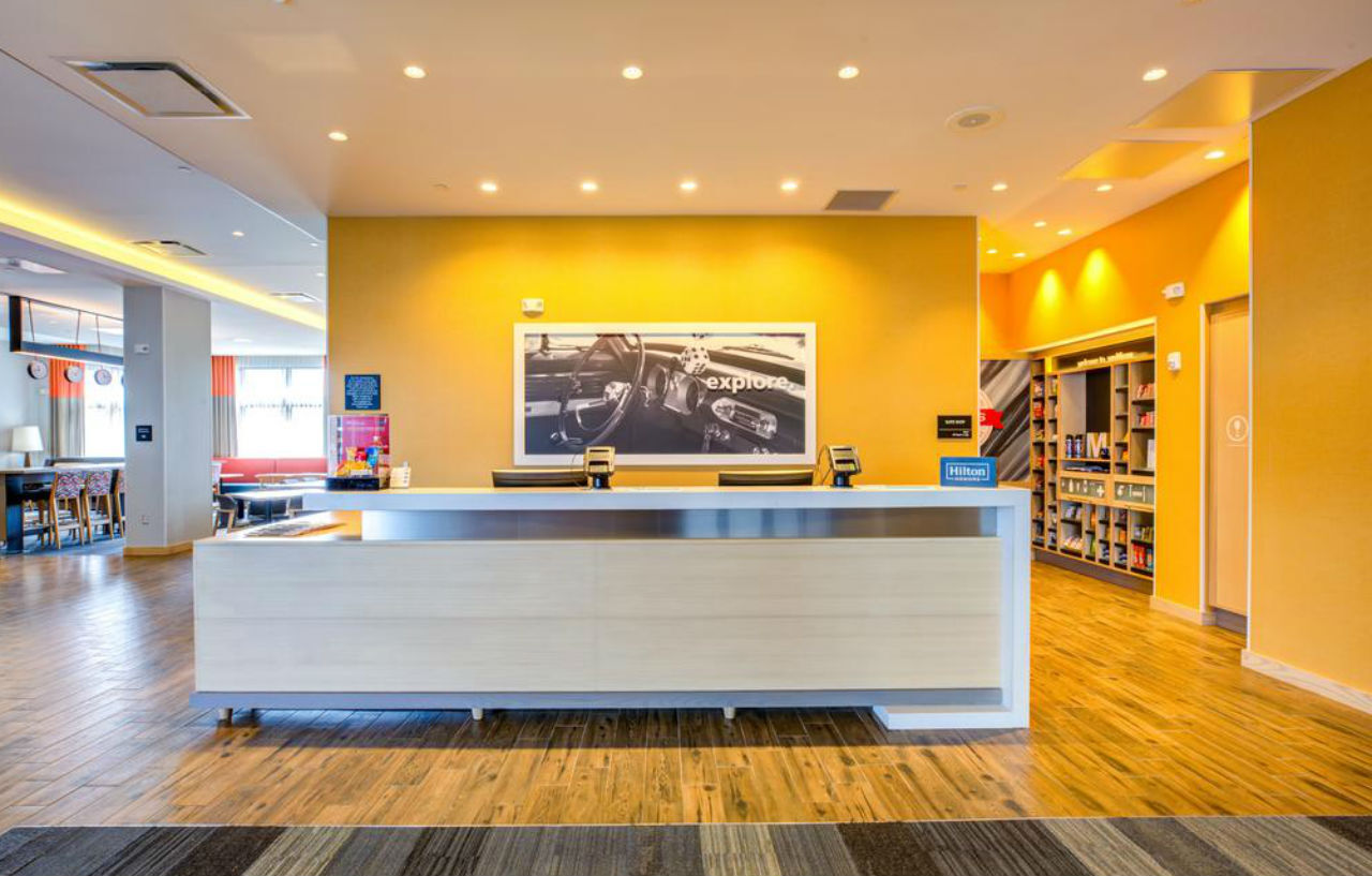 Hampton Inn & Suites Boston/Уолтъм Екстериор снимка
